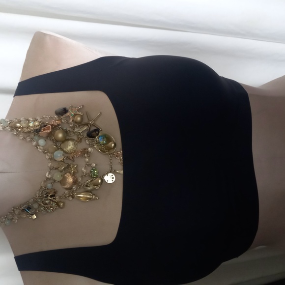 Skims - Picture 2 of 5